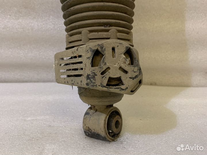 Амортизатор задний левый Volkswagen Touareg