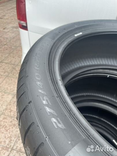 Pirelli P Zero PZ4 275/40 R22 и 315/35 R22 111Y