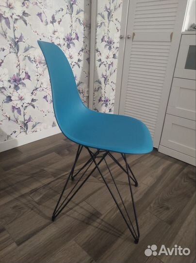 Стулья Eames на металлических ножках 3 штуки