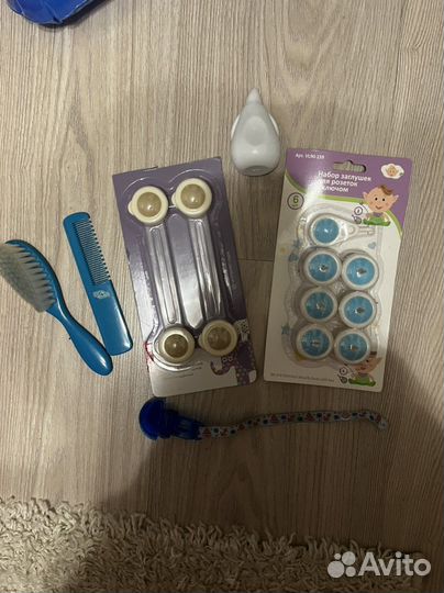 Заглушки в разетку,держатели двери,холодильника