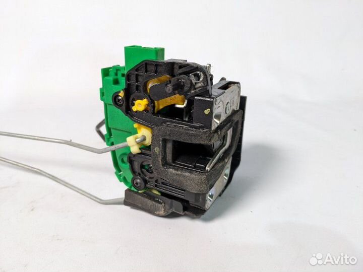 Замок двери задний левый Kia Rio G4FA 2012