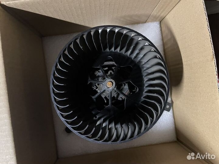 Вентилятор отопителя Passat b6 BZB