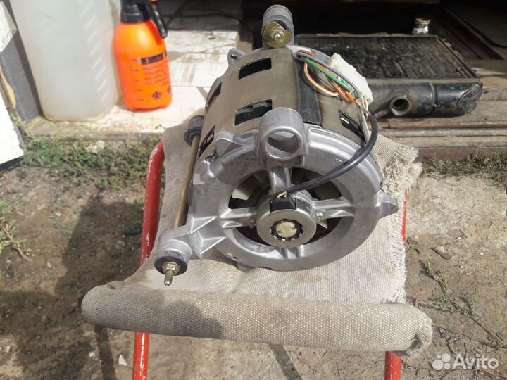 Двигататель стиральной машины Ariston