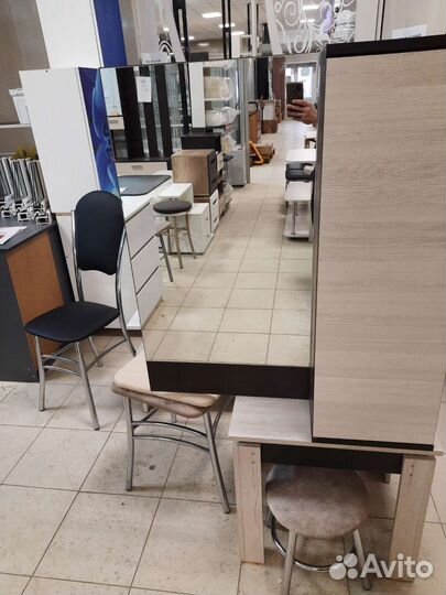 Полка с зеркалом Ника навесная