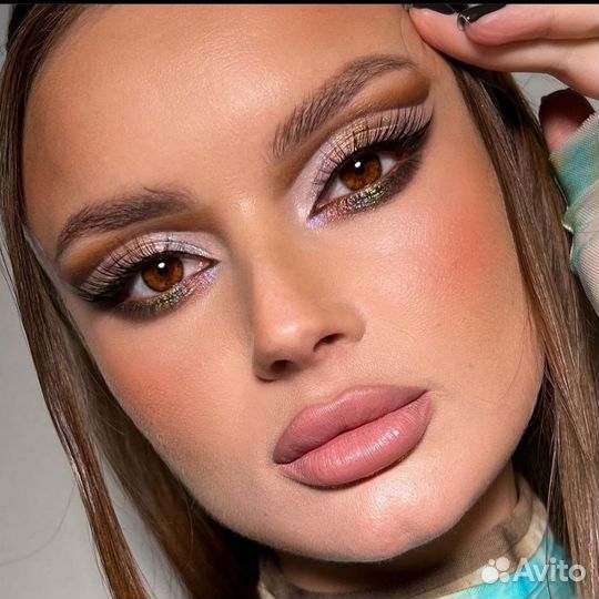 Модель на макияж