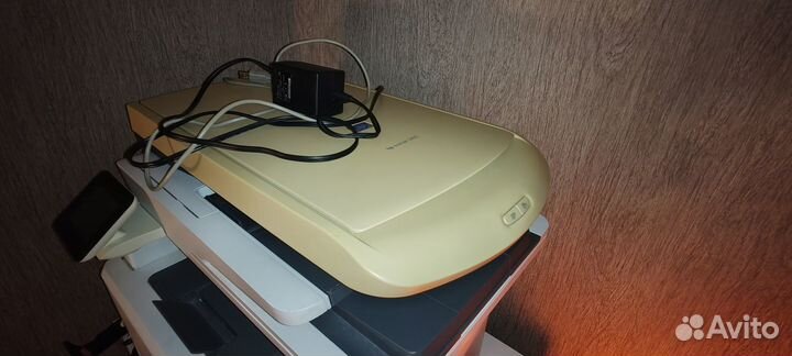 Цифровой планшетный сканер HP Scanjet 2400