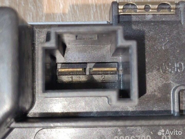 Реле вентилятора печки Bmw 5 F10 N63B44 2011