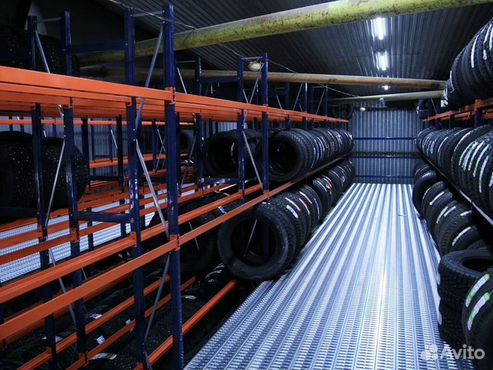 Westlake SA37 215/55 R18