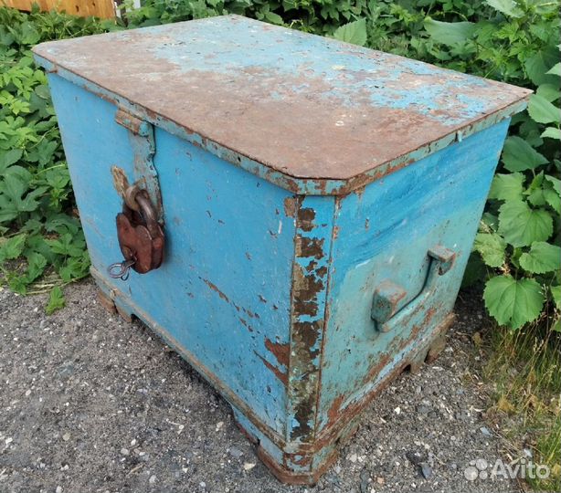 Сейф-сундук. полковая касса. 19 век