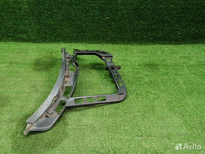 Кронштейн бампера задний правый Volkswagen Passat