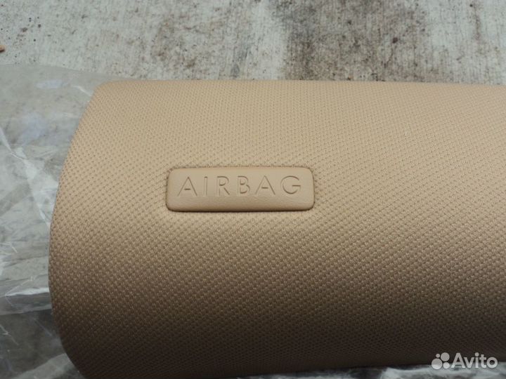 Облицовка левой стойки Volkswagen Passat B5