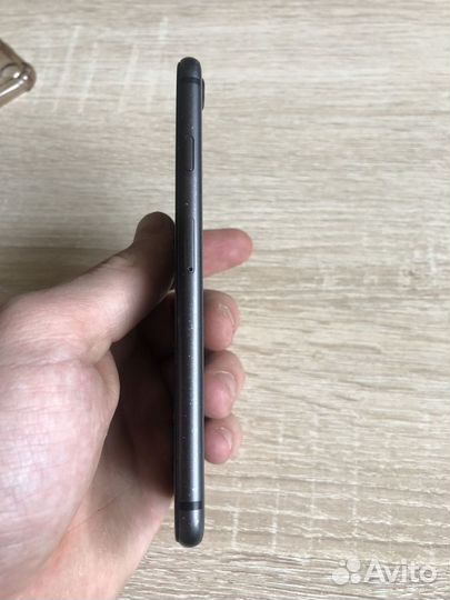 iPhone 8, 64 ГБ