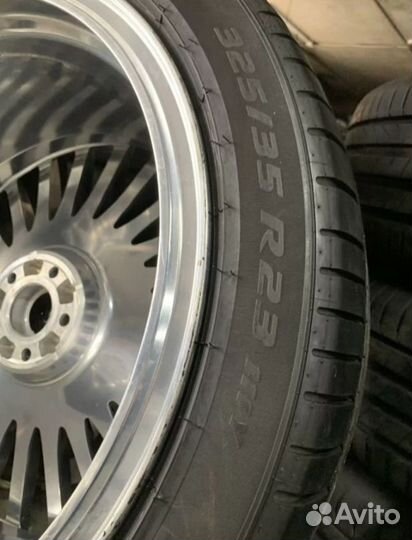 Pirelli P Zero PZ4 285/40 R23 и 325/35 R23 Y