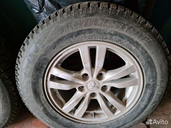 R16 Bridgestone Blizzak Spike-01 215/70, PCD 5x114.3 DIA 67