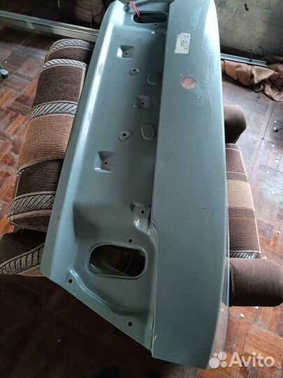 Крышка багажника на mitsubishi carisma - седан