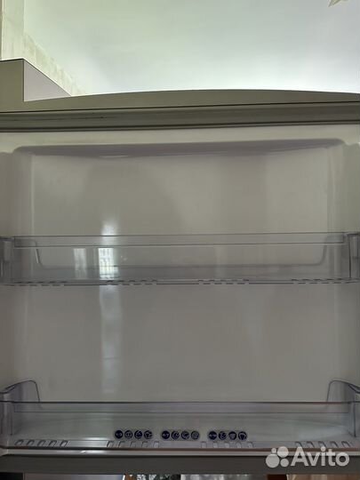 Холодильник Whirlpool