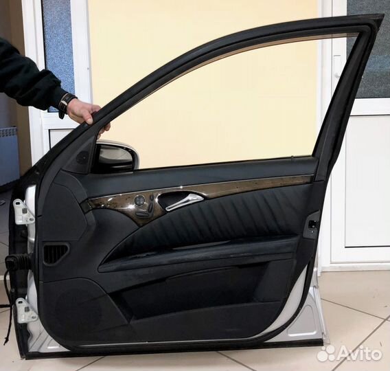 Дверь передняя правая mercedes benz W211 E320