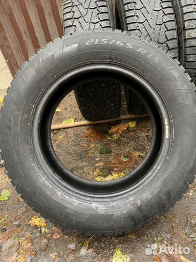 Pirelli Ice Zero SUV 215/65 R16