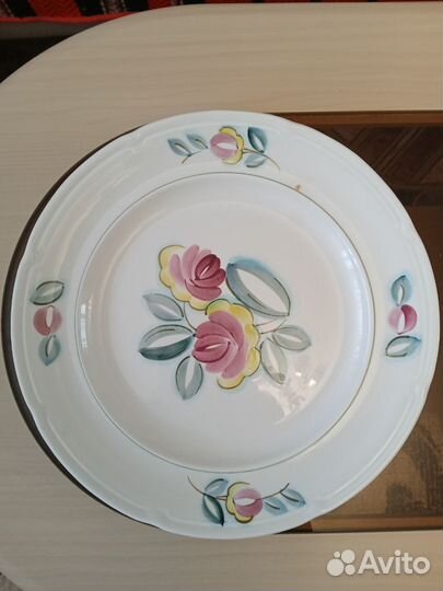 Блюда и тарелки в ассортименте