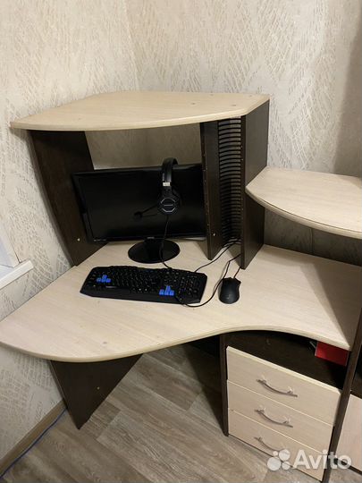 Компьютерный стол