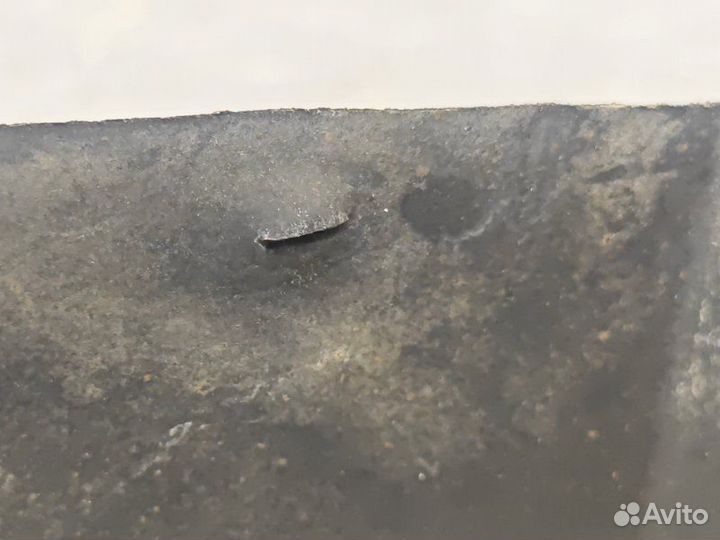 Брызговик передний левый Nissan Terrano