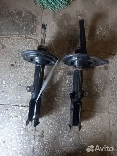 Стойки на toyota camry 40