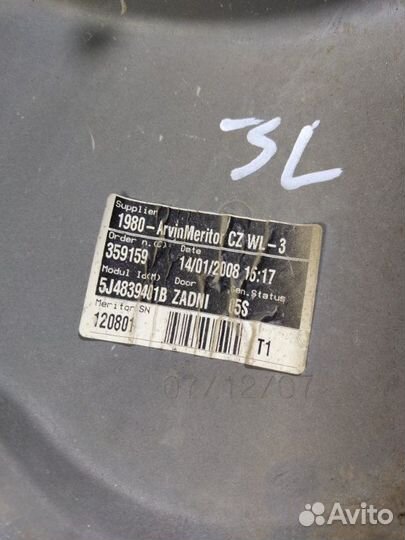 Стеклоподъемник задний левый Skoda Fabia 2 2009