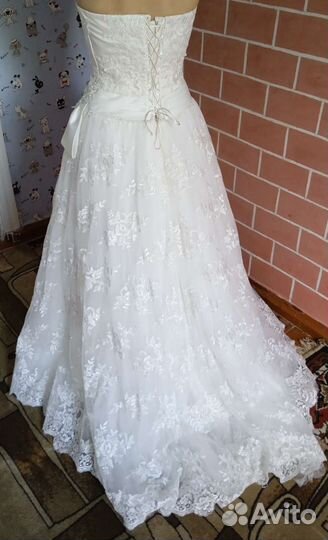 Свадебное платье со шлейфом 46-48