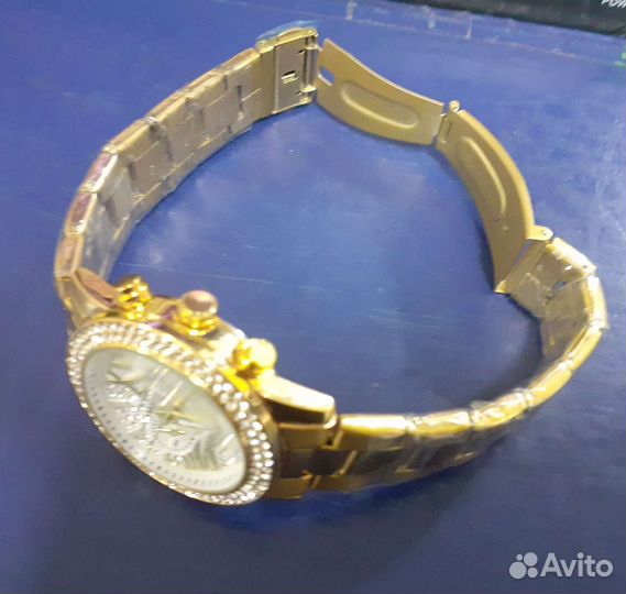 Часы наручные женские кварцевые