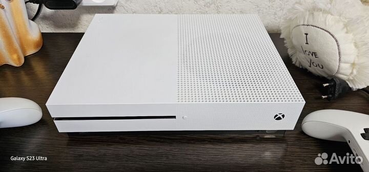 Xbox one s 2 геймпада 1tb