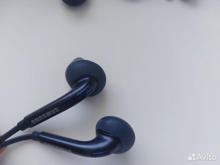 Проводные наушники Samsung