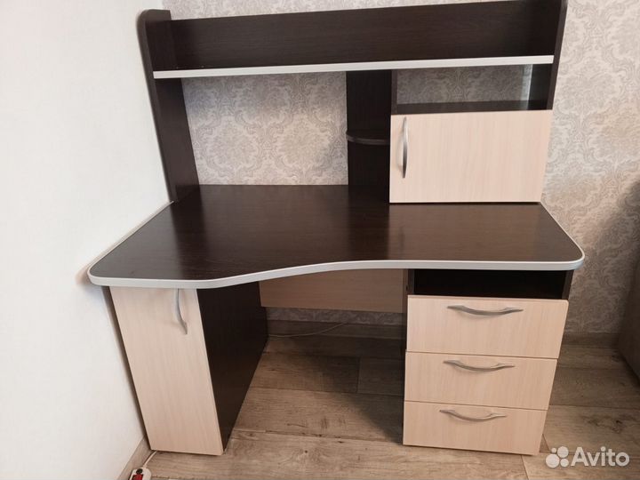 Продам стол