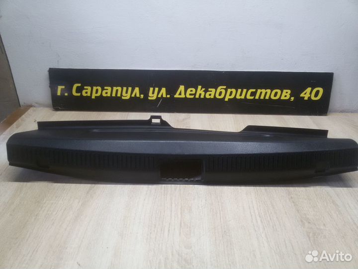 Накладка замка багажника Renault Fluence 2010)