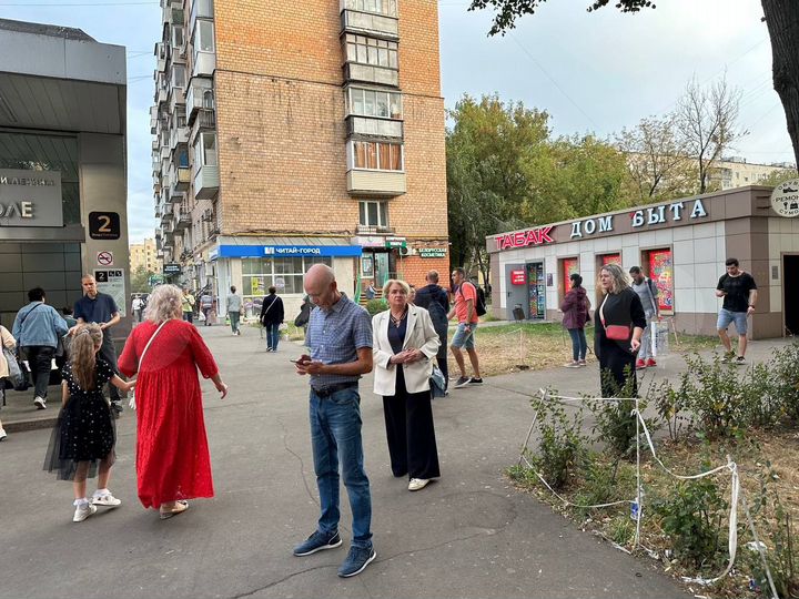 Место на супер трафике у метро и народной тропе, 2