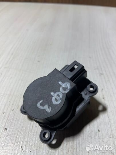 Моторчик заслонки отопителя Ford Focus 3