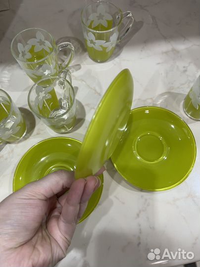 Кофейные чашки с блюдцами,зеленые люминарк