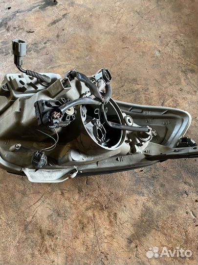 Передняя левая фара Toyota Verossa