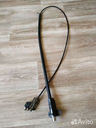 Замок капота