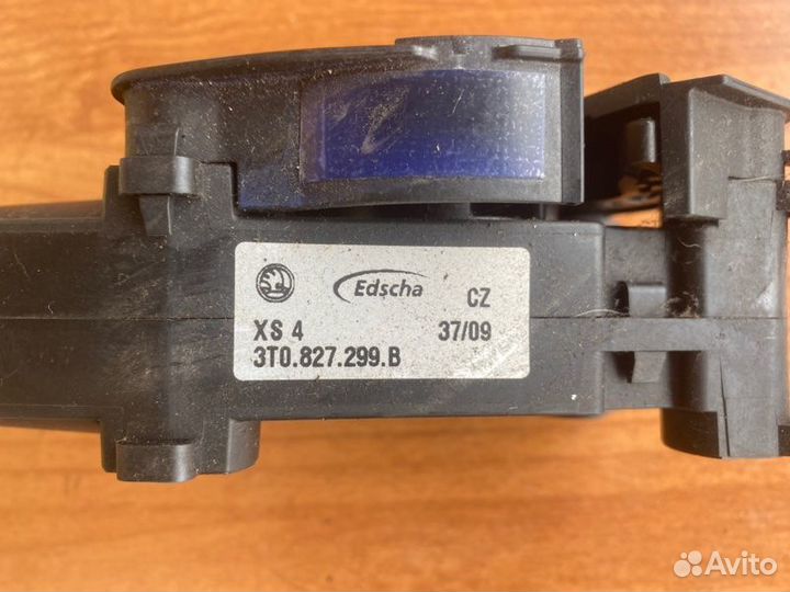 Замок крышки багажника Skoda Superb седан BMP 2009