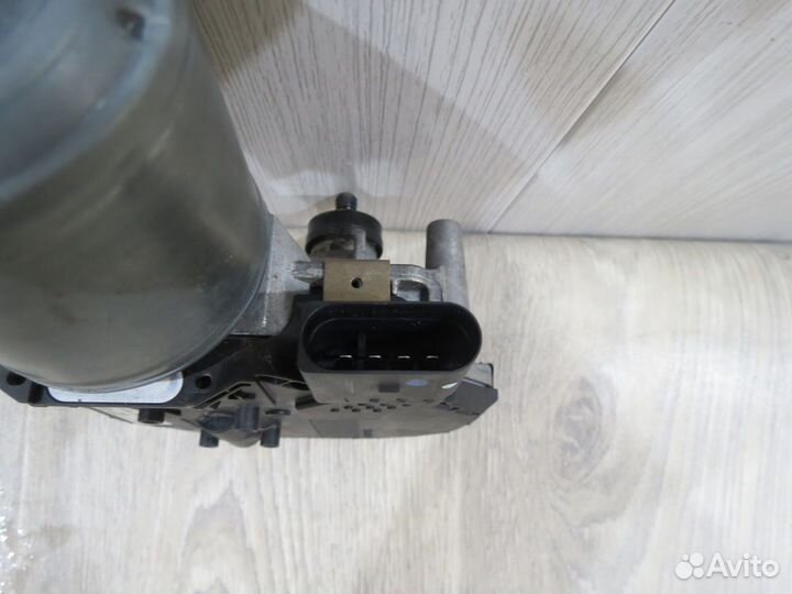 Моторчик стеклоочистителя передний Audi Q7 4M