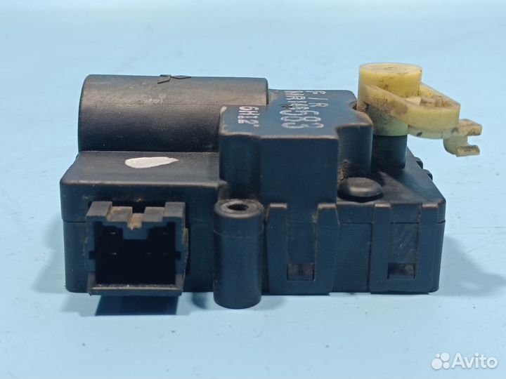 Моторчик заслонки отопителя для Mitsubishi Carisma