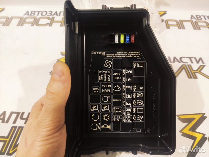 Крышка предохранителей под капотом Solaris/Rio