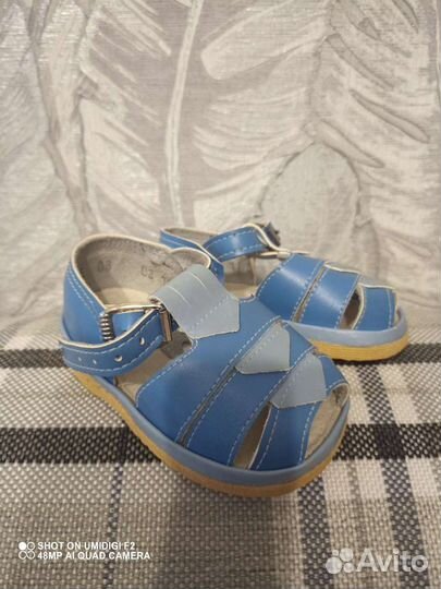 Сандали новые