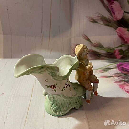 Фарфоровая статуэтка: Рог изобилия