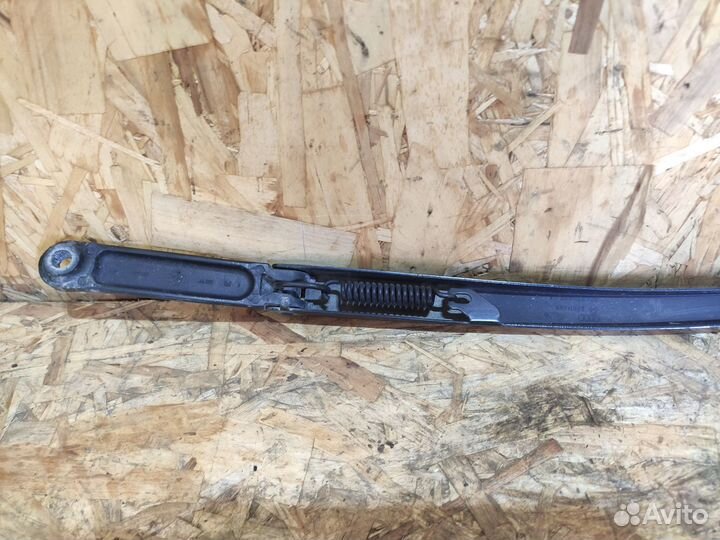 Поводок дворника правый Audi A3 8P рестайлинг 2