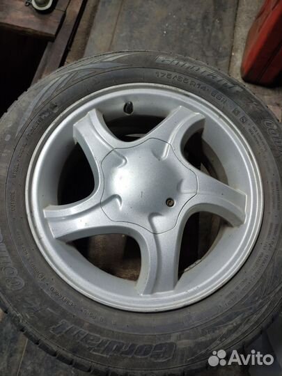 Комплект летних колес на литых дисках r14