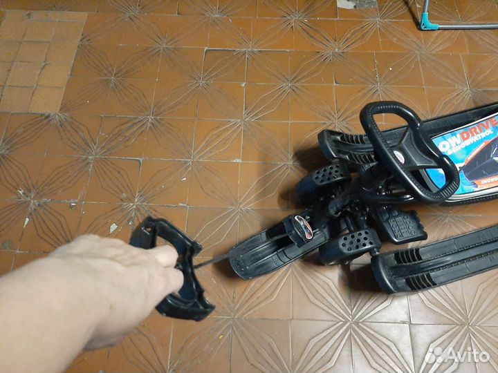 Детский снегокат со спинкой