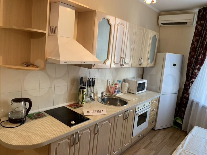 2-к. квартира, 54 м², 1/9 эт.