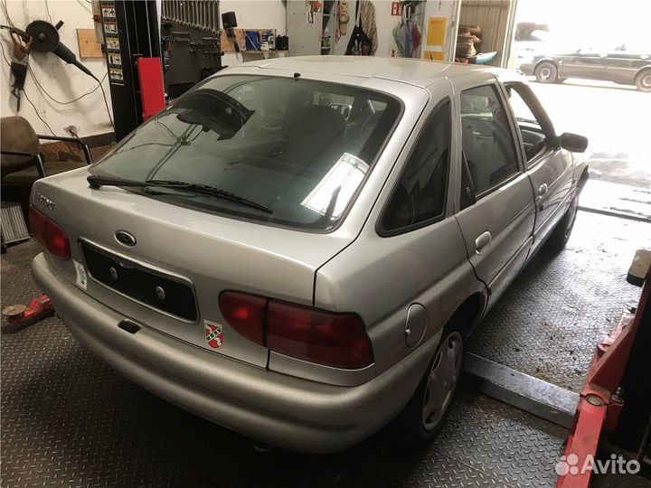 Разбор на запчасти Ford Escort