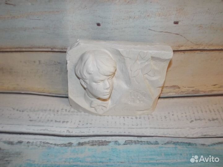 Барельеф С. есенина